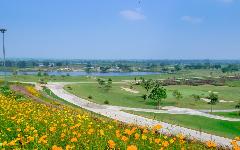 Grand Prix Golf Club image 2