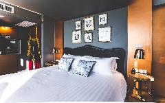 The Artist SIGNATURE Room