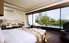 Moonlight Pool Suites
