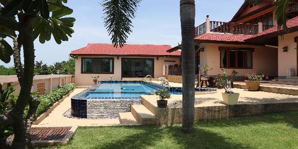 Luxurious Thai style private pool villa