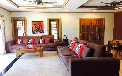 Luxurious Thai style private pool villa image 2